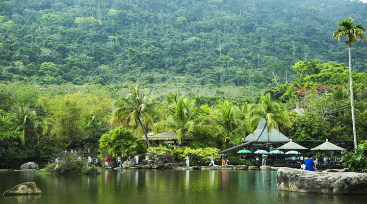 景區(qū)旅游規(guī)劃設計公司：海南呀諾達雨林文化旅游區(qū)的雨林旅游規(guī)劃定位為開放的生態(tài)博物館